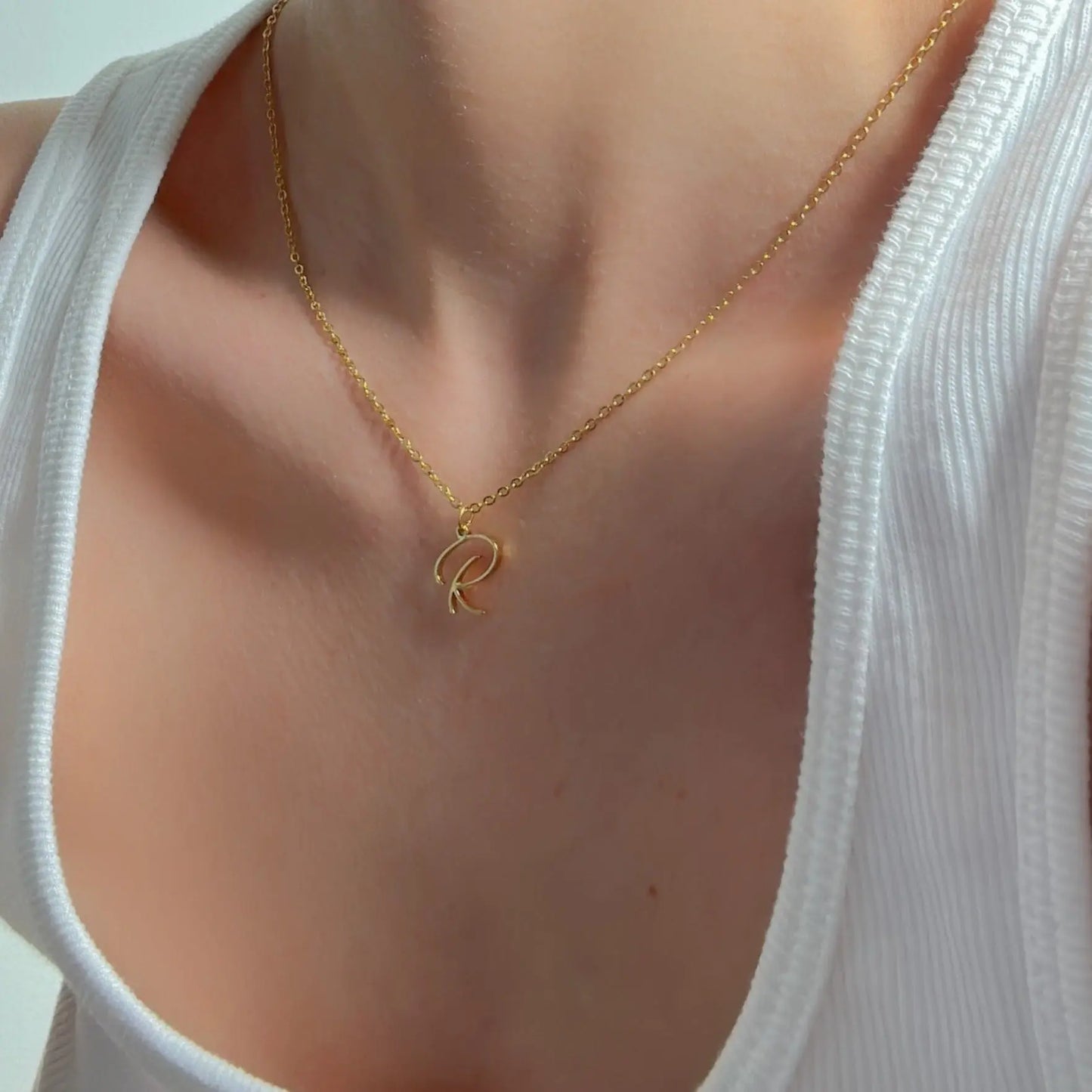 DAINTY CURSIVE INITIAL NECKLACE - ROSOKI