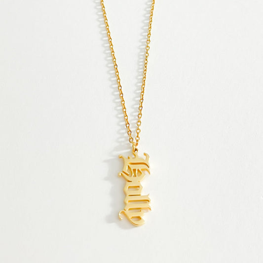 THE VERTICAL OLD ENGLISH NAME NECKLACE