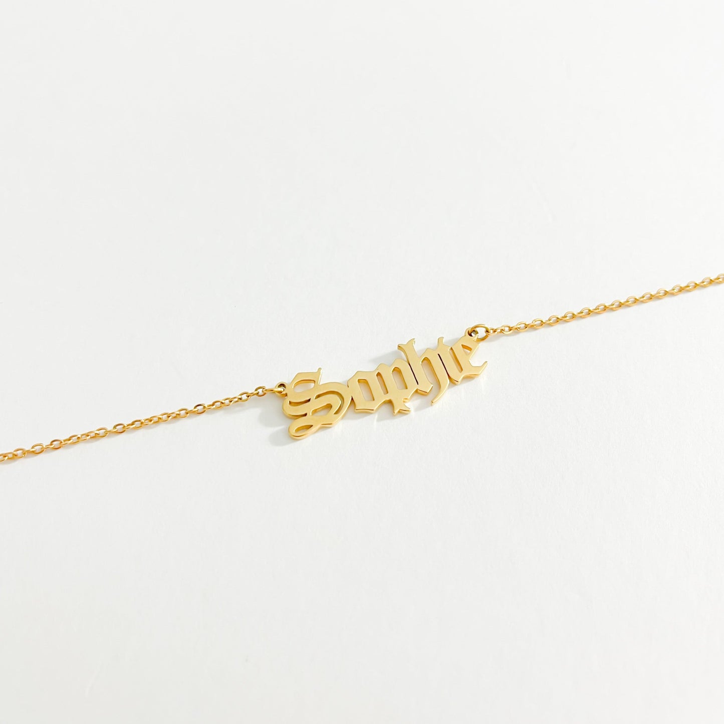 THE PERSONALISED OLD ENGLISH NAME NECKLACE